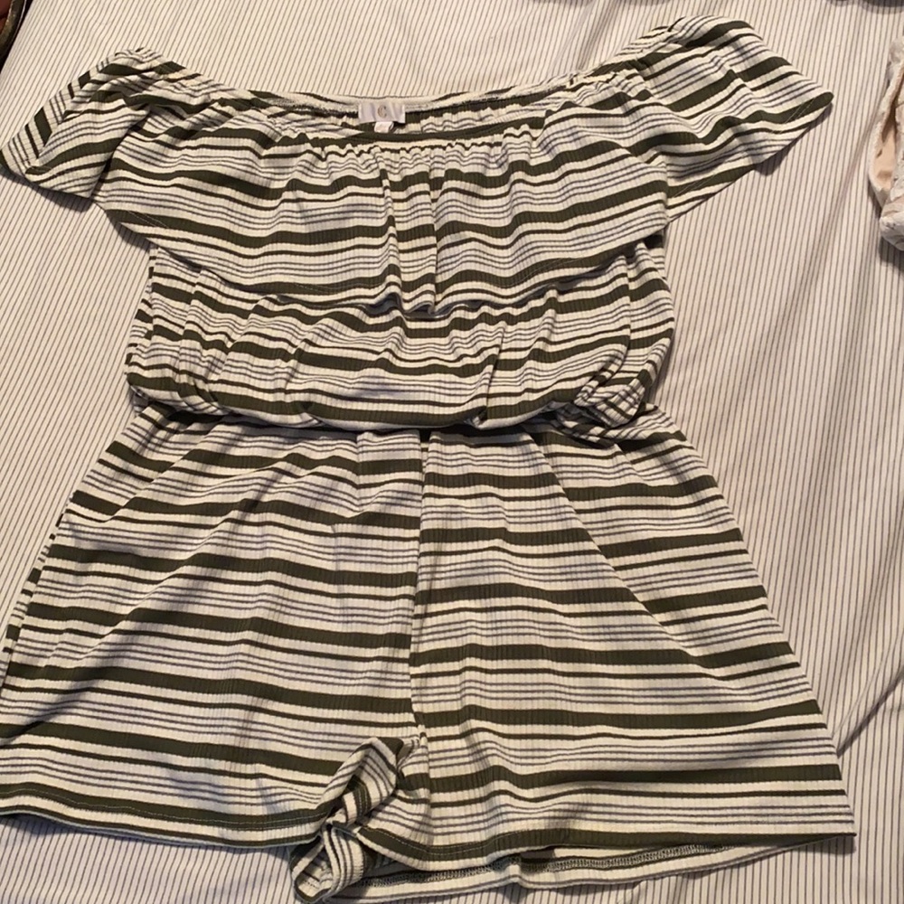 Romper - Picture 2 of 3